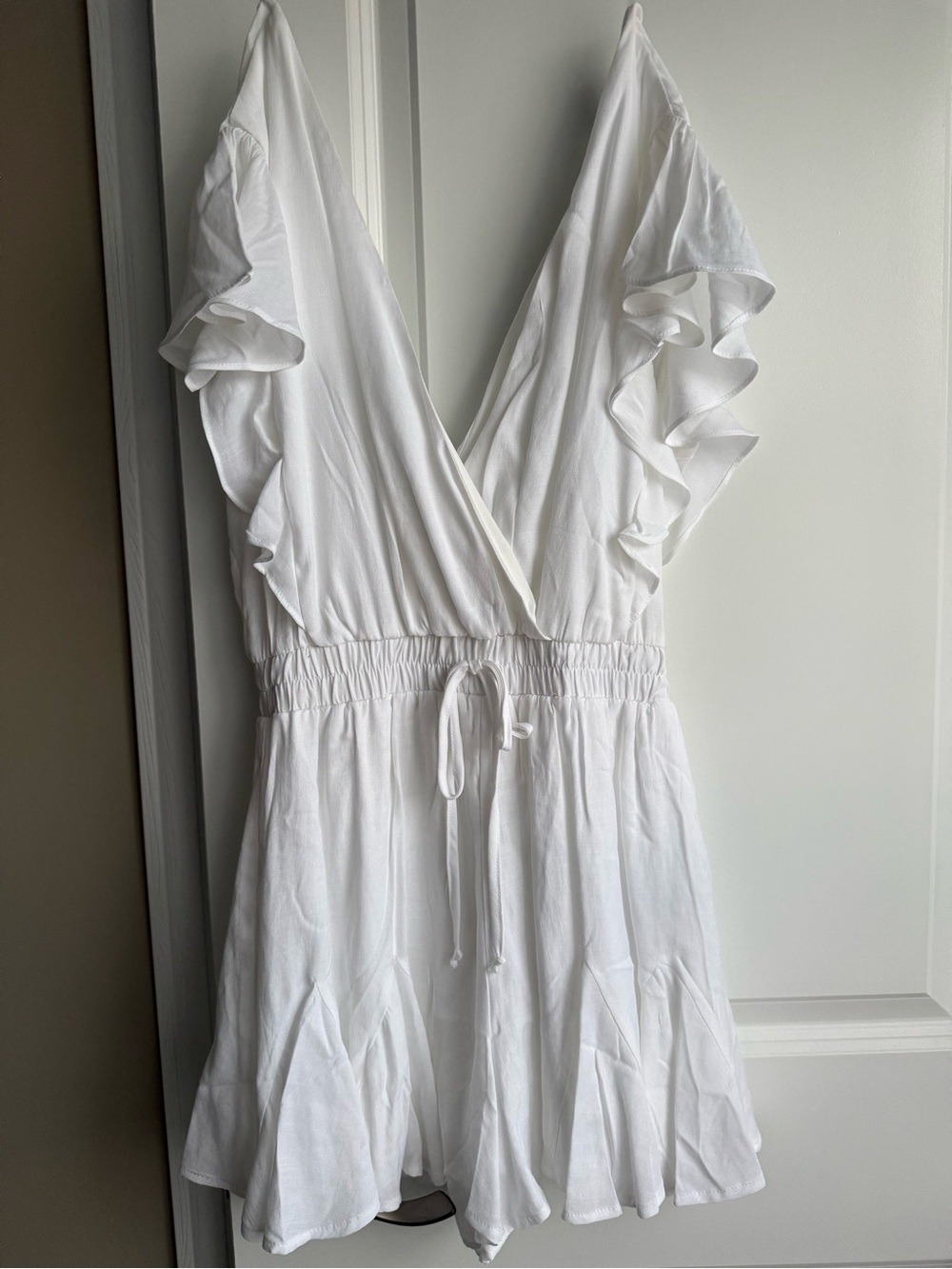 NWT Trixxi from Francesca’s White Ruffle Sleeve V-Neck Women’s romper